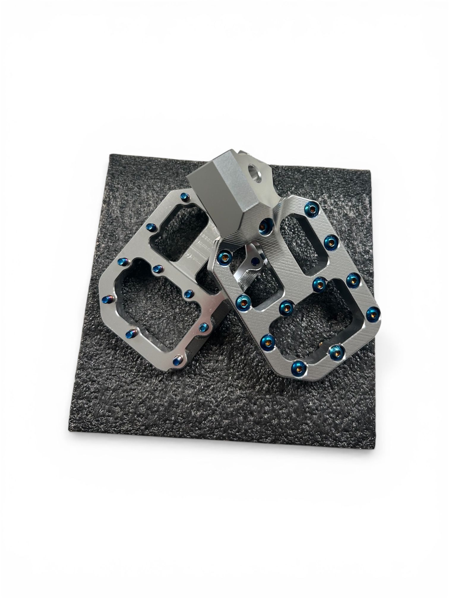 VlUX Wide Foot Pegs