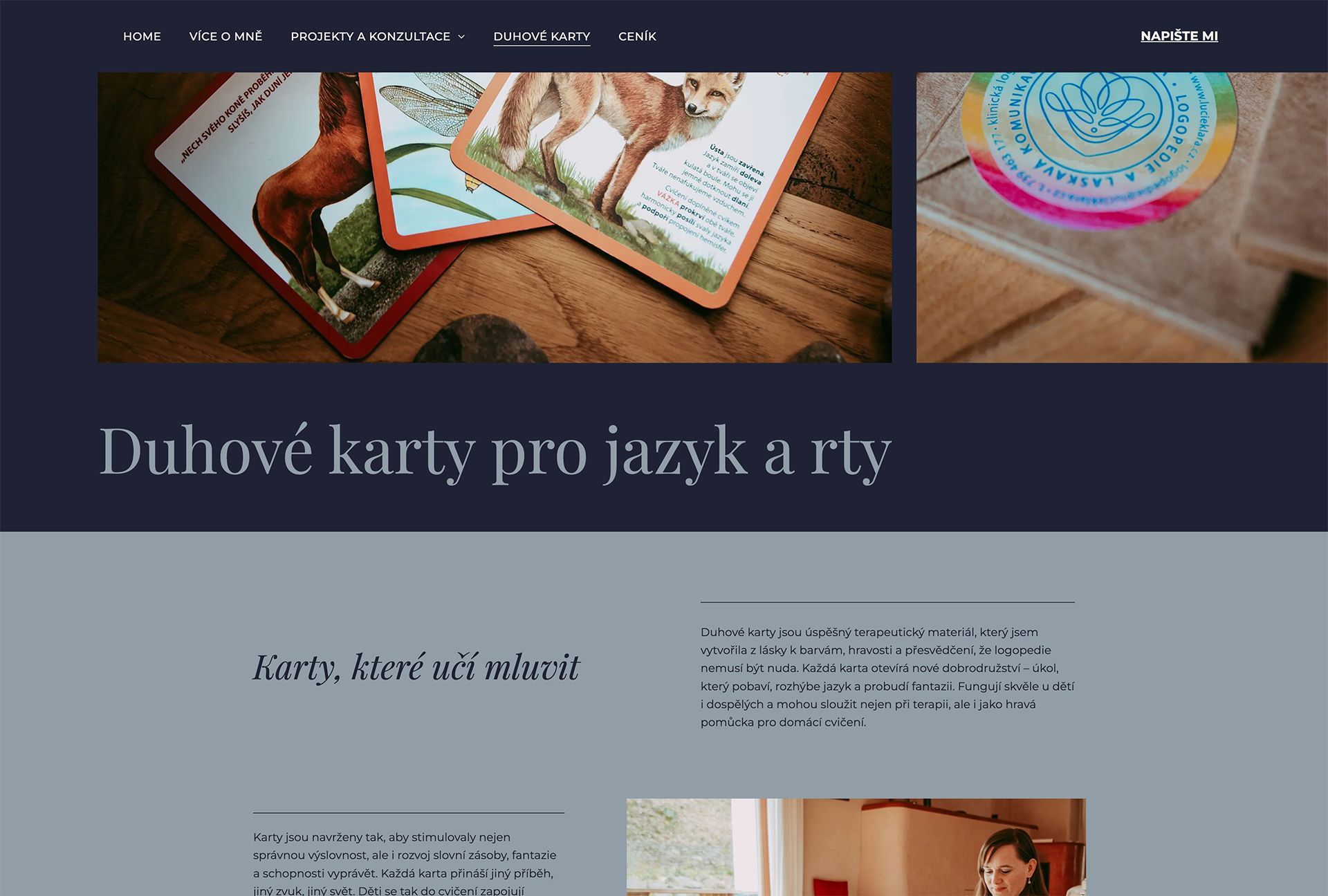 Web stránka s kartami v češtině, foto duchovních karet a kruhového barevného designu