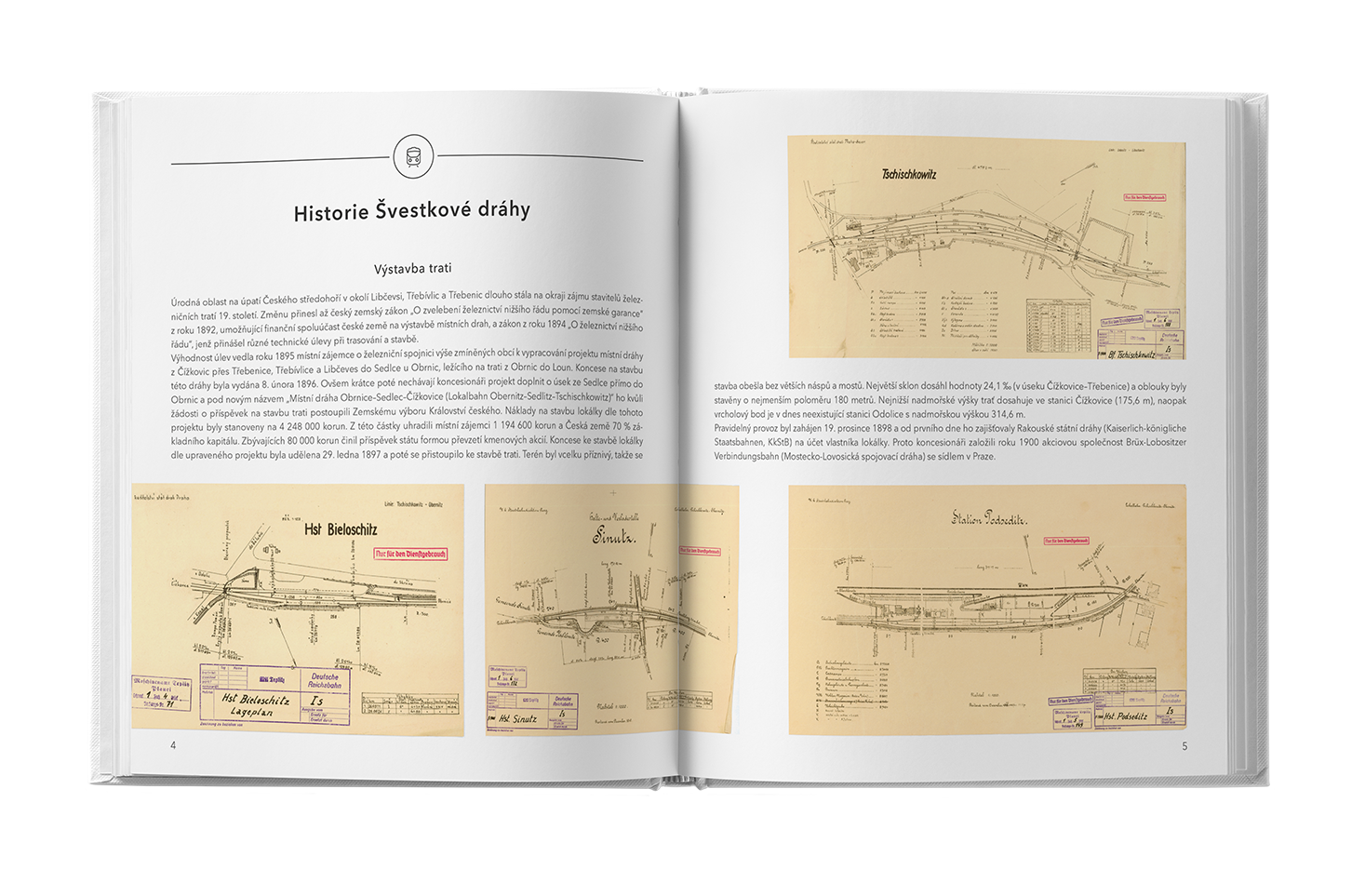 Otevřená kniha s mapami, diagramy a textem na béžových a bílých stránkách