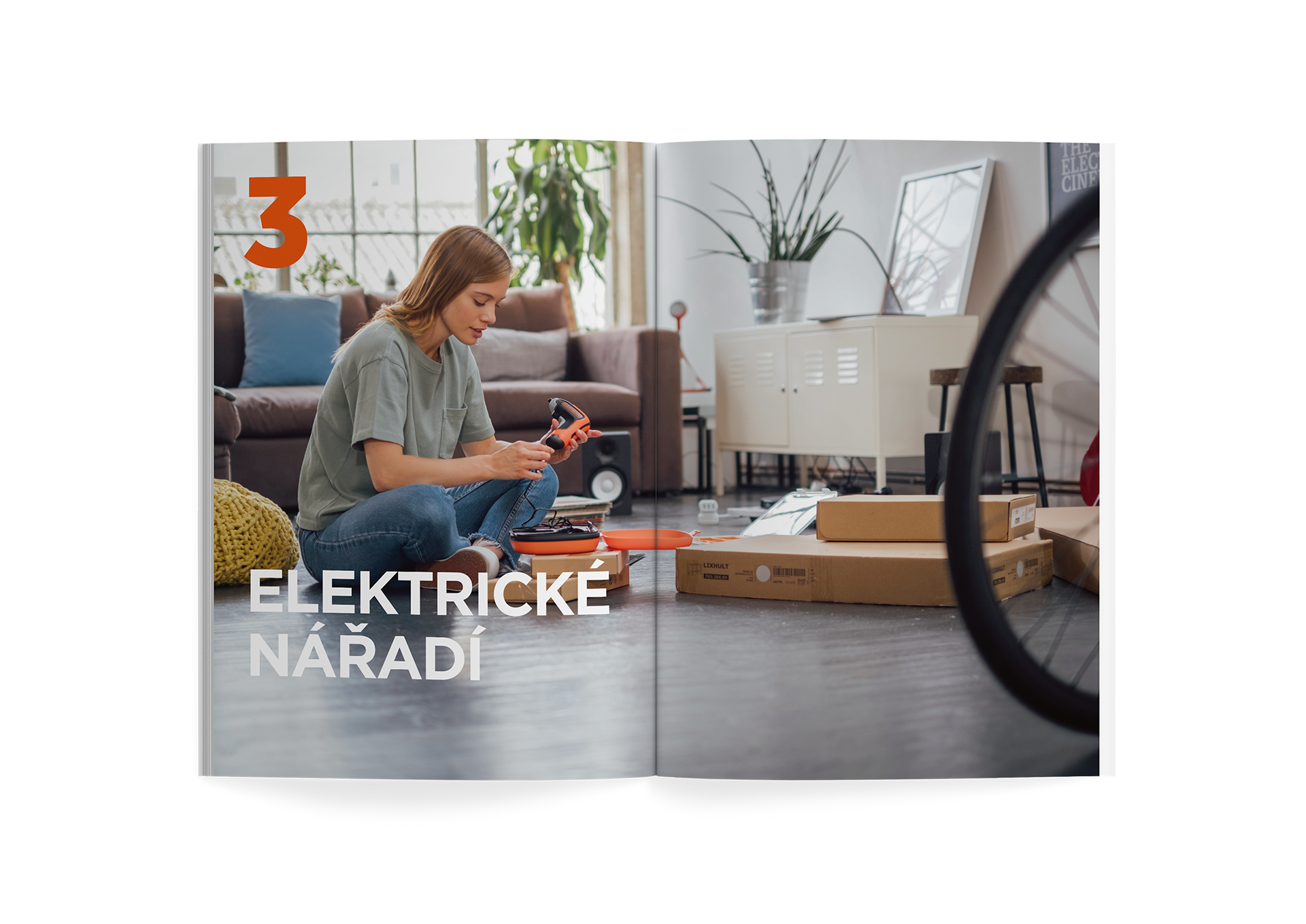Person using a power drill indoors beside boxes and a sofa; text reads “ELEKTRICKÉ NÁŘADÍ”.