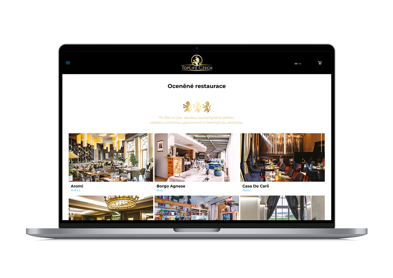 Notebook zobrazující webové stránky hotelu nebo restaurace s černým záhlavím a fotografiemi interiéru