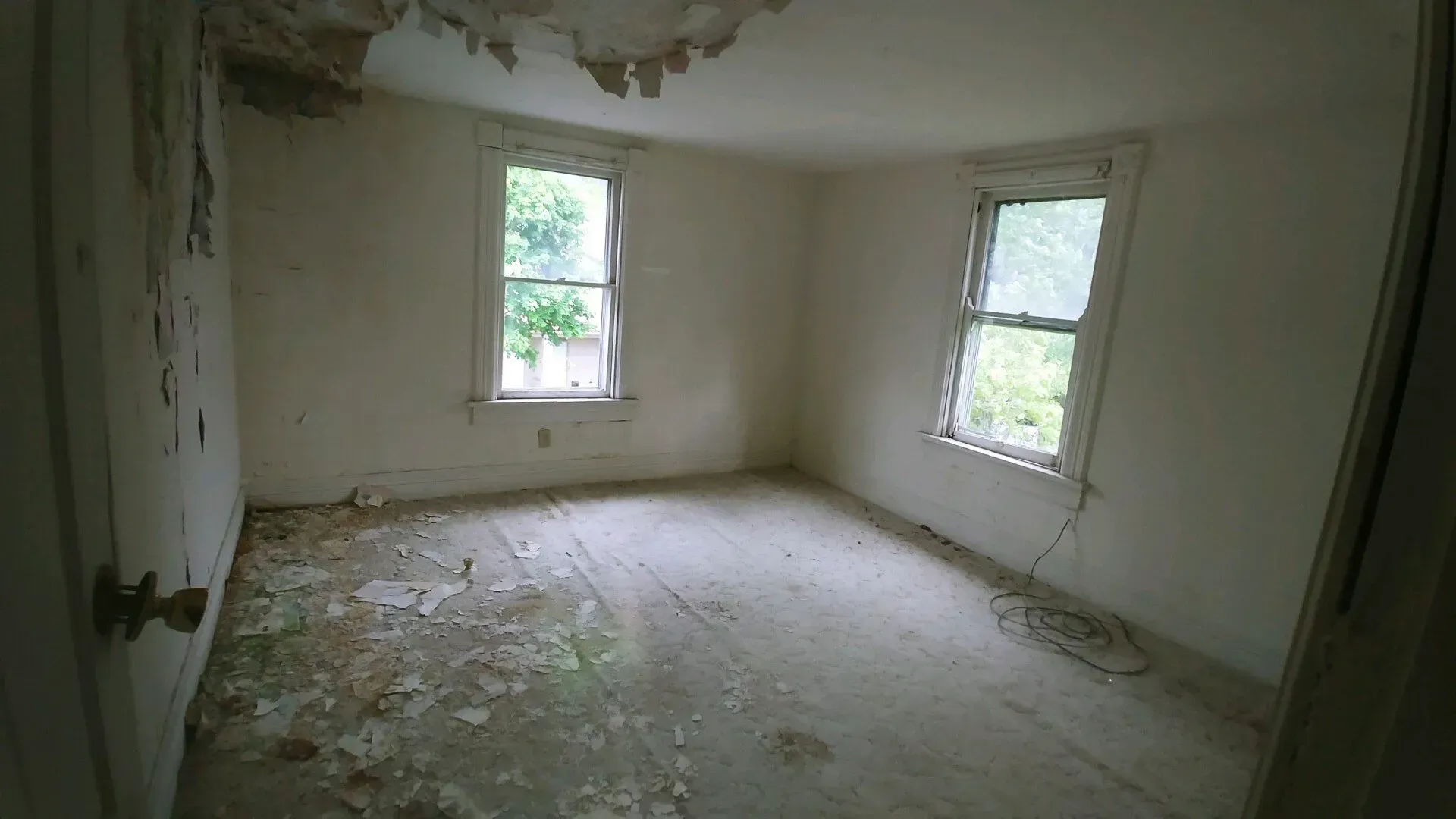 532 Hickory Floor Before — Dayton, OH — Drymaxx Ohio