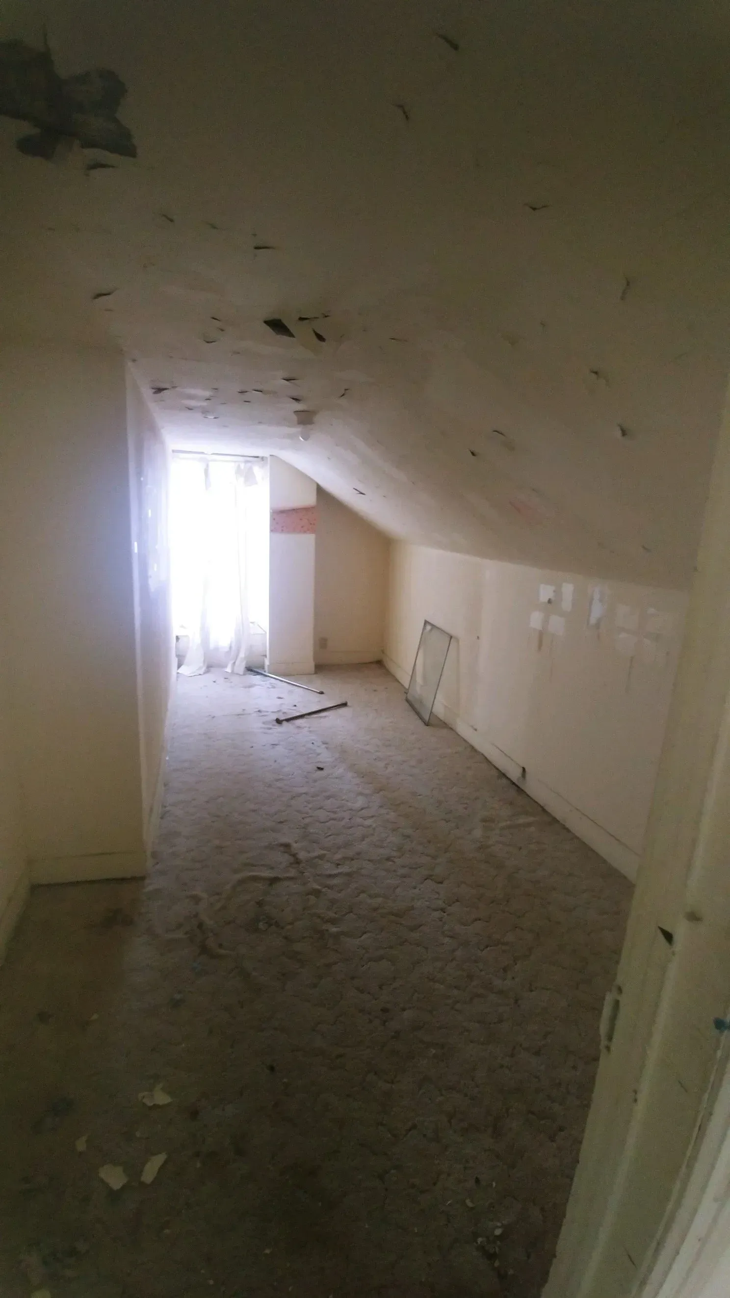 50 Potomac Bathroom Before — Dayton, OH — Drymaxx Ohio