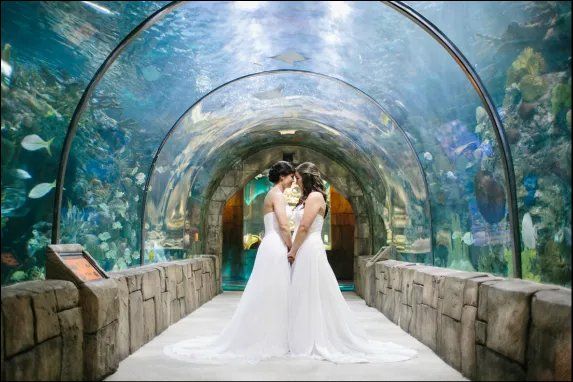 Colleen and emily in aquarium