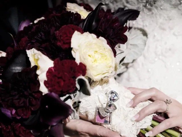 Black and white theme flower cake