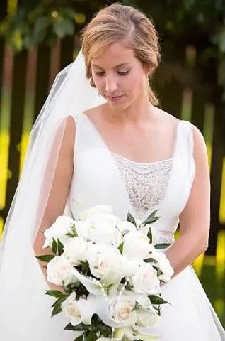 Katherine holding her wedding flower bouquet