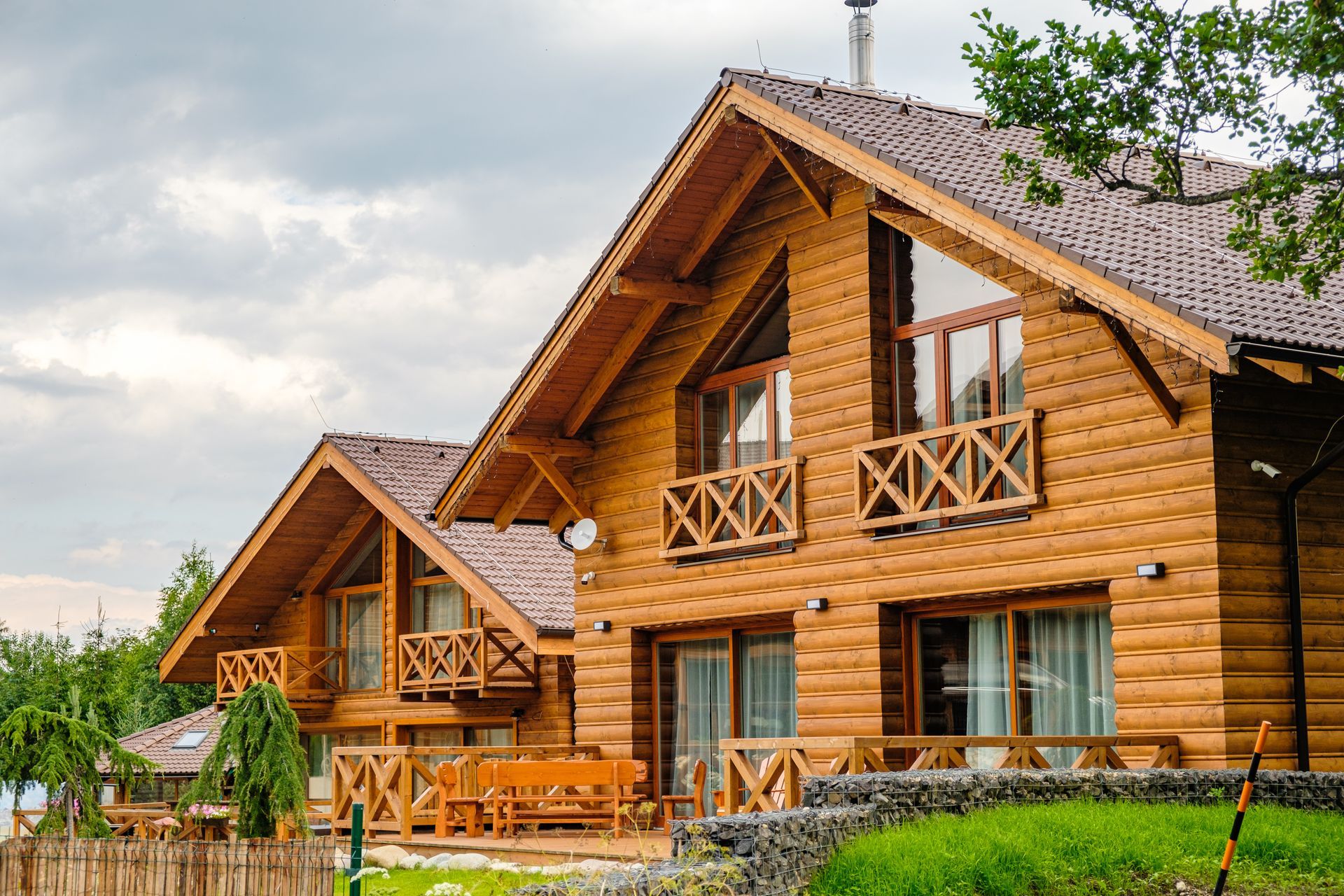 Log home log cleaning and care