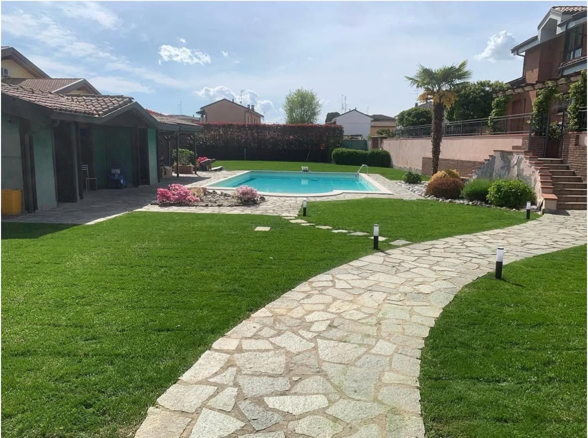 Esperienza e professionalità: siamo esperti nella manutenzione di giardini di ogni tipo e dimensione.
