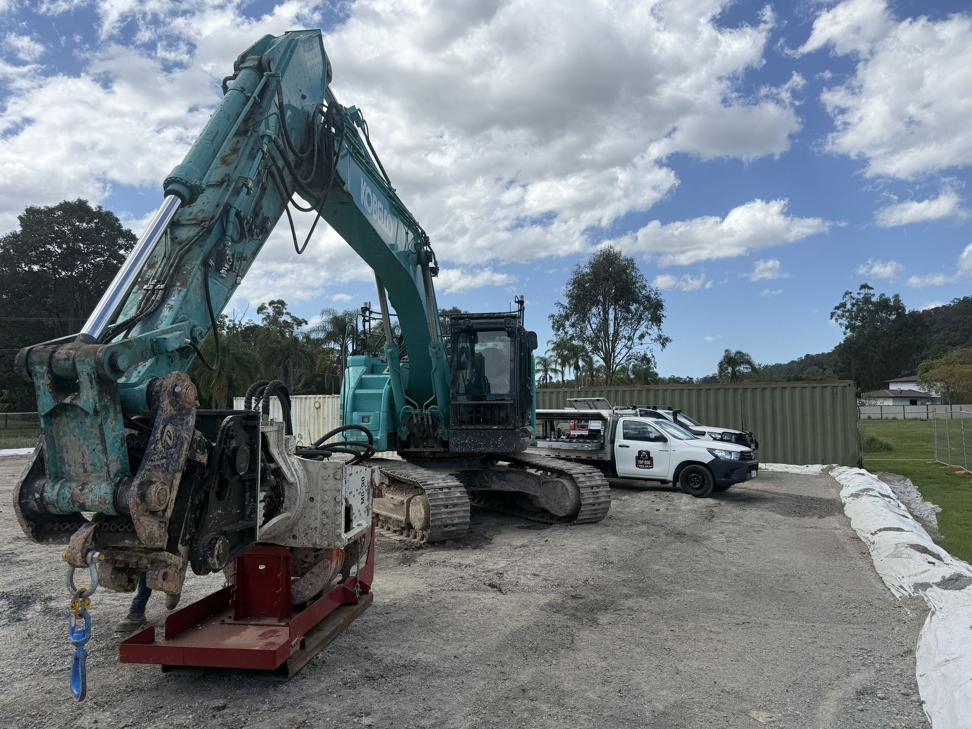 Grizzly MG 90 EMV Sheet Piler Attachment on Kobelco Excavator on Gold Coast