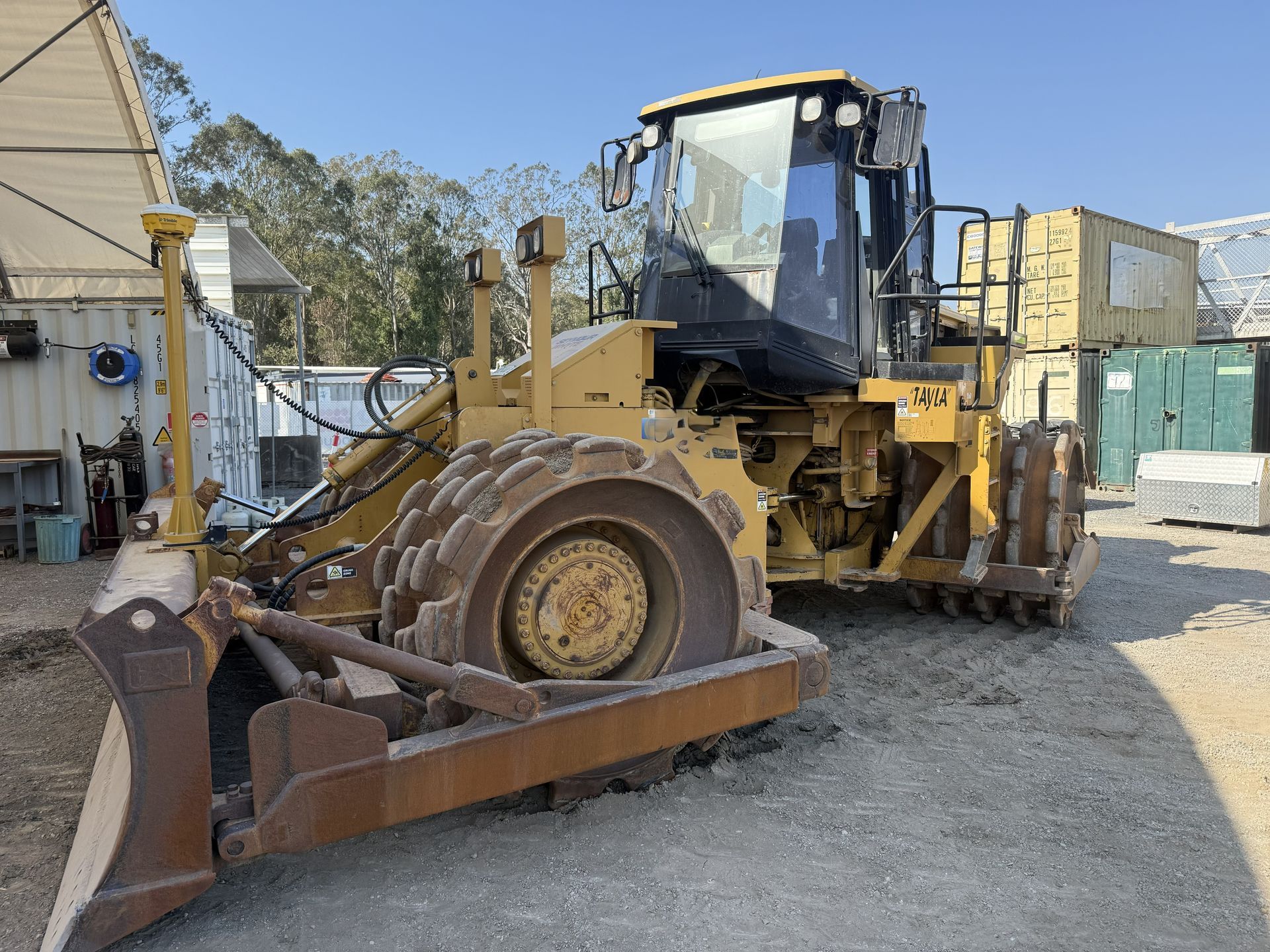 Mobile hydraulic repair on compactor for civil construction equipment Gold Coast