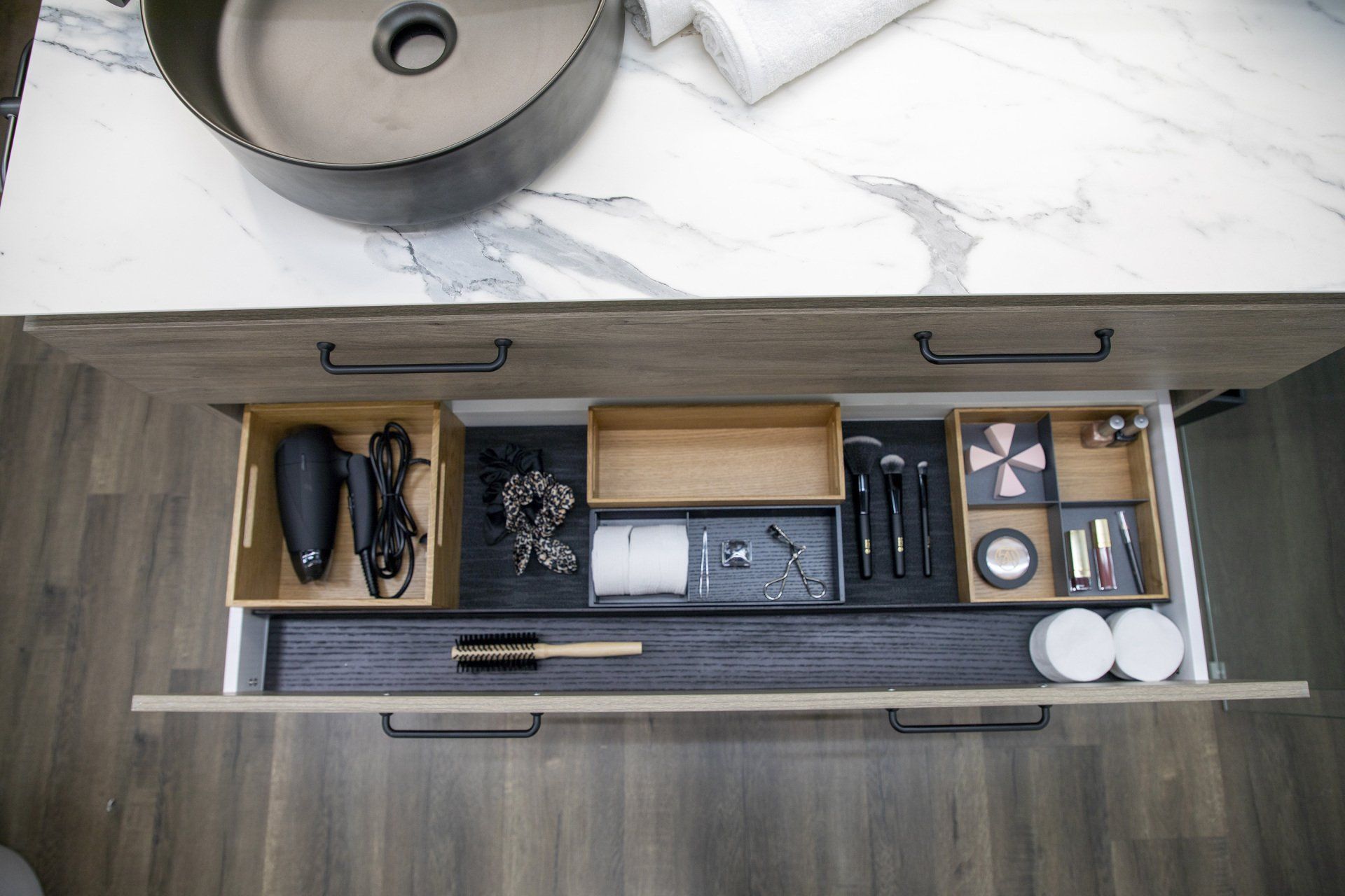 2004 Wardrobe Lift — Kitchen Flat Packs In Berrimah, NT