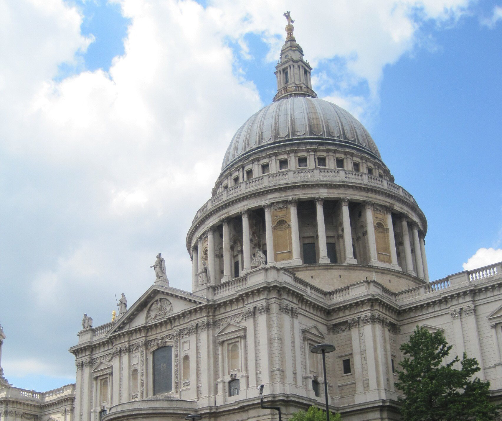 executive chauffeur, luxury vehicles, limousines, London, Luton, Stansted, Farnborough, sights, St Paul's Cathedral