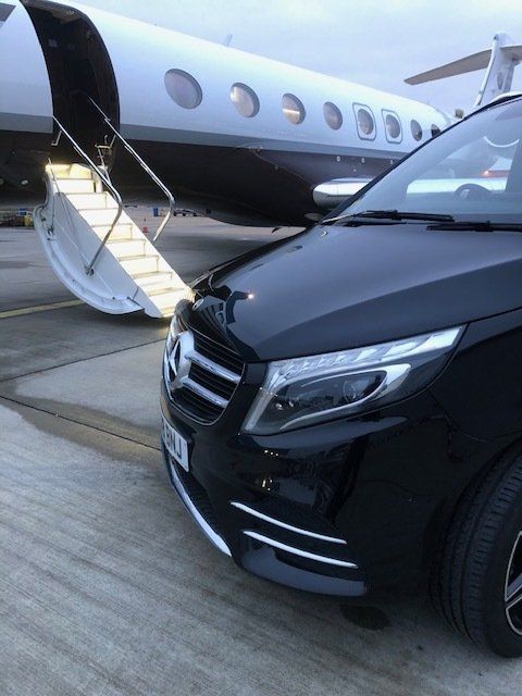 London Luton, Stansted, Farnborough, executive chauffeur, Mercedes, Range Rover, luxury vehicles, limousines, transportation