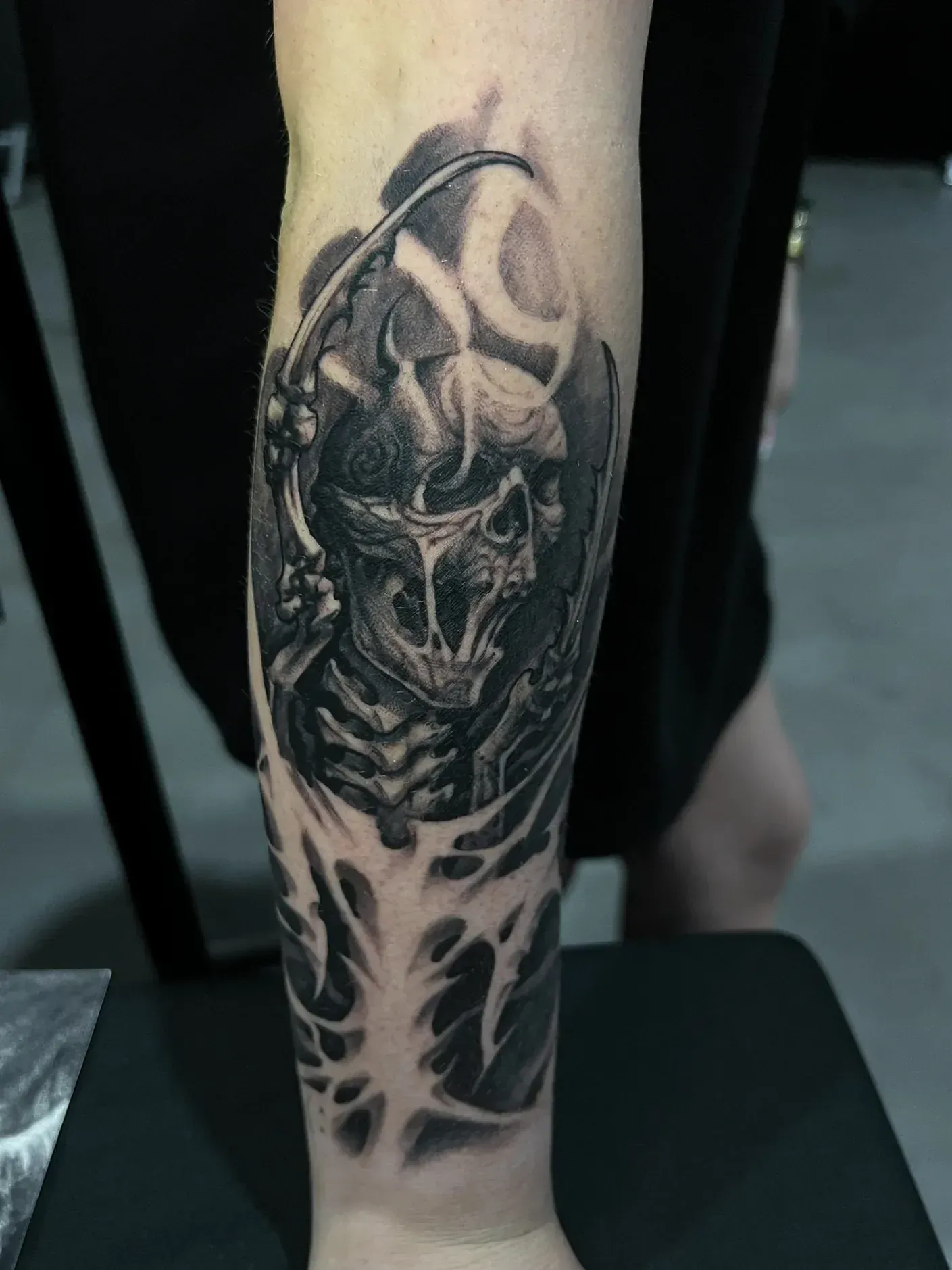 Dark freehand tattoo — bio-organic design
drawn directly onto skin by Crawlspace Tattoo Artist based in London