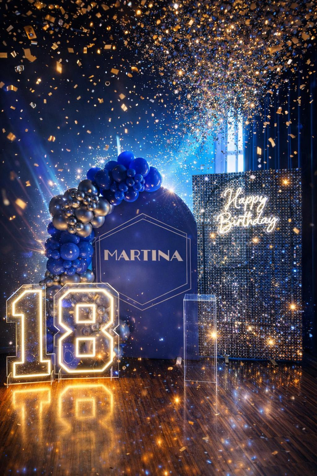 Due persone festeggiano il diciottesimo compleanno con champagne e coriandoli davanti a uno sfondo dorato.