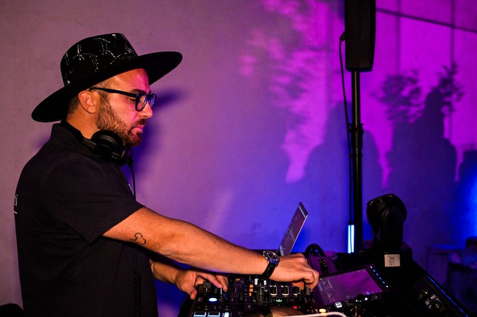 Alessio Giallara, anima pulsante di AGAB Eventi. Dj ufficiale con un'enorme cultura musicale