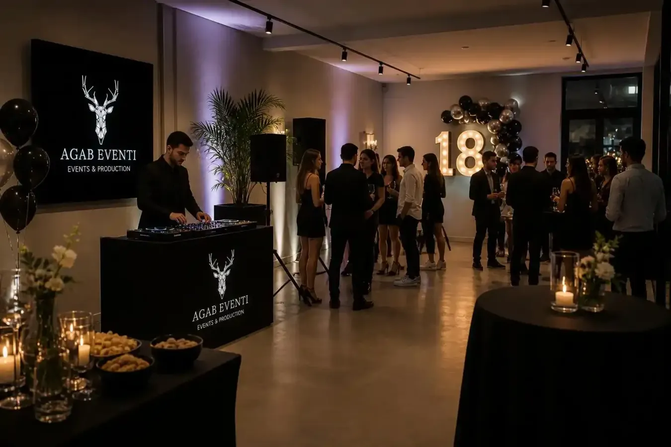Elegante evento al chiuso con ospiti, tavoli illuminati da candele e un'insegna luminosa con il numero