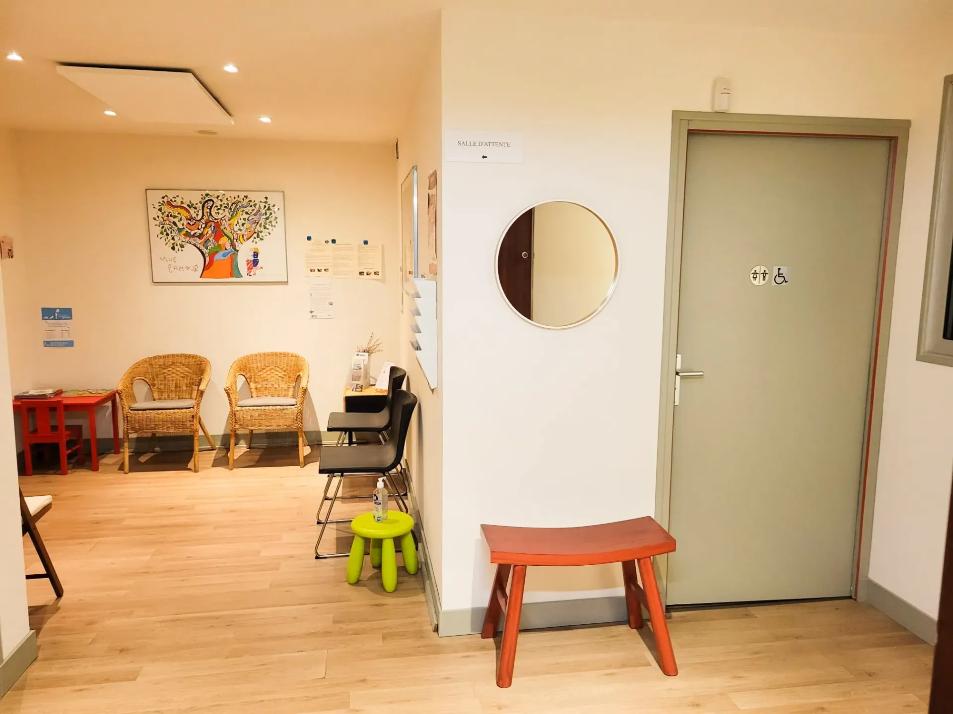 La salle d'attente du cabinet de Sophie Duhamel, ostéopathe D.O. à Orléans, Loiret.