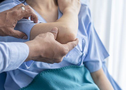 Orthopedist Examining Patient — Wichita, KS — Advanced Chiropractic Orthopedist Examining Patient — Wichita, KS — Advanced Chiropractic