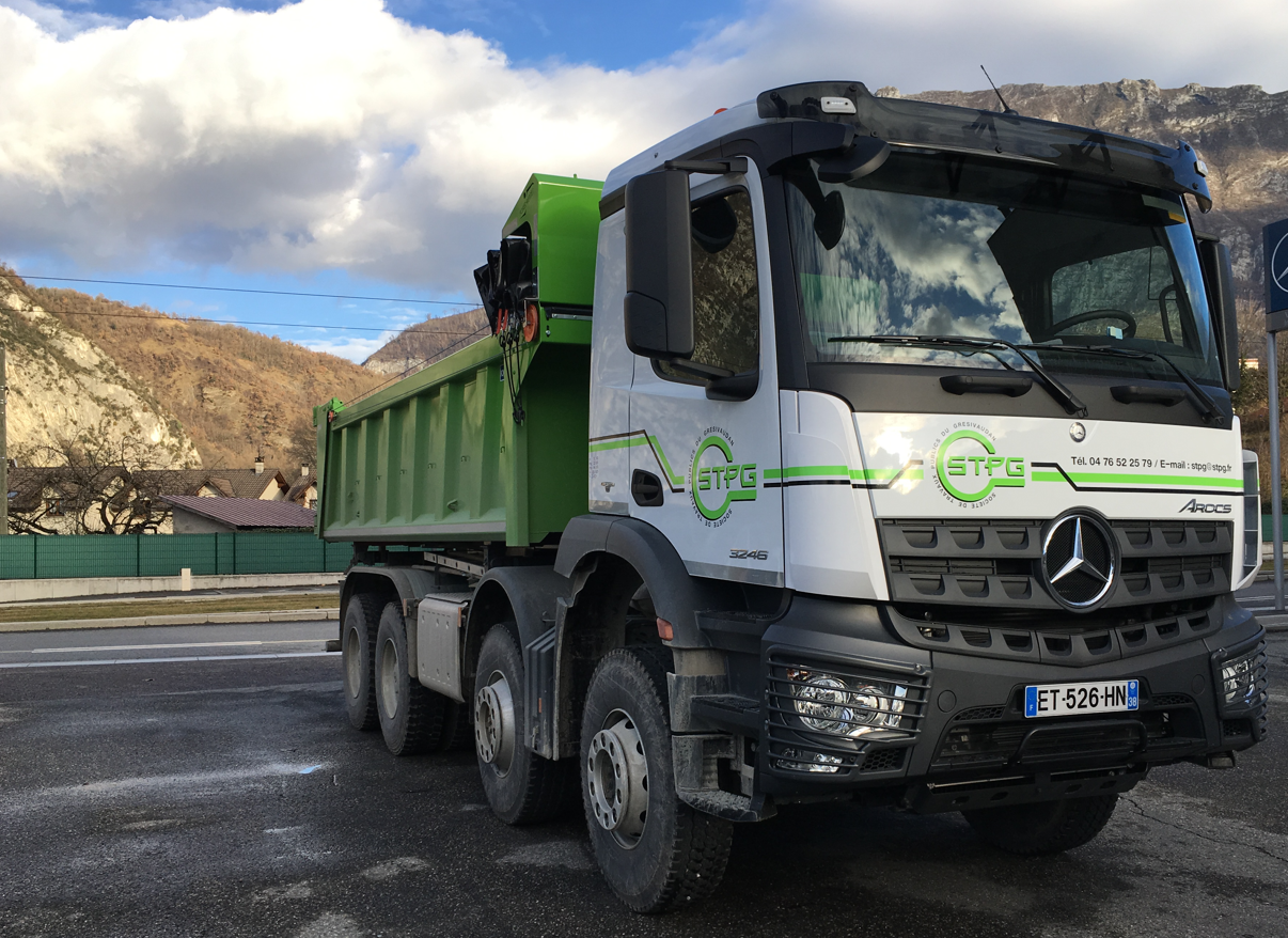 Camion 8x4 Benne MERCEDES AROCS