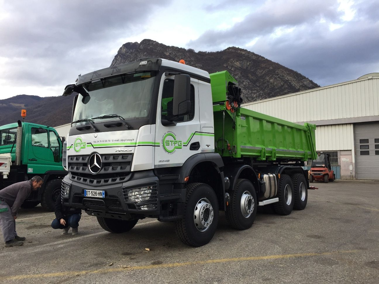 Camion 8x4 Benne MERCEDES AROCS