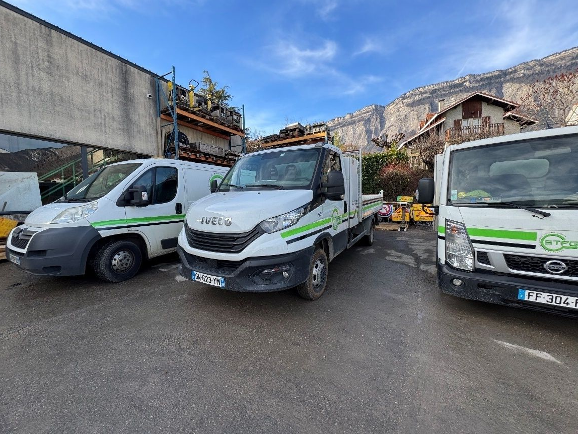 Véhicule IVECO Benne Coffre 3.5T