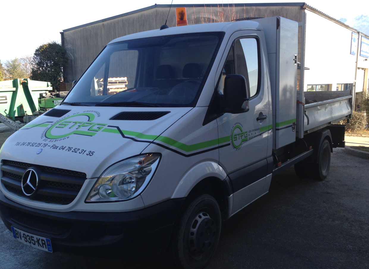 Véhicule MERCEDES Sprinter Benne Coffre.