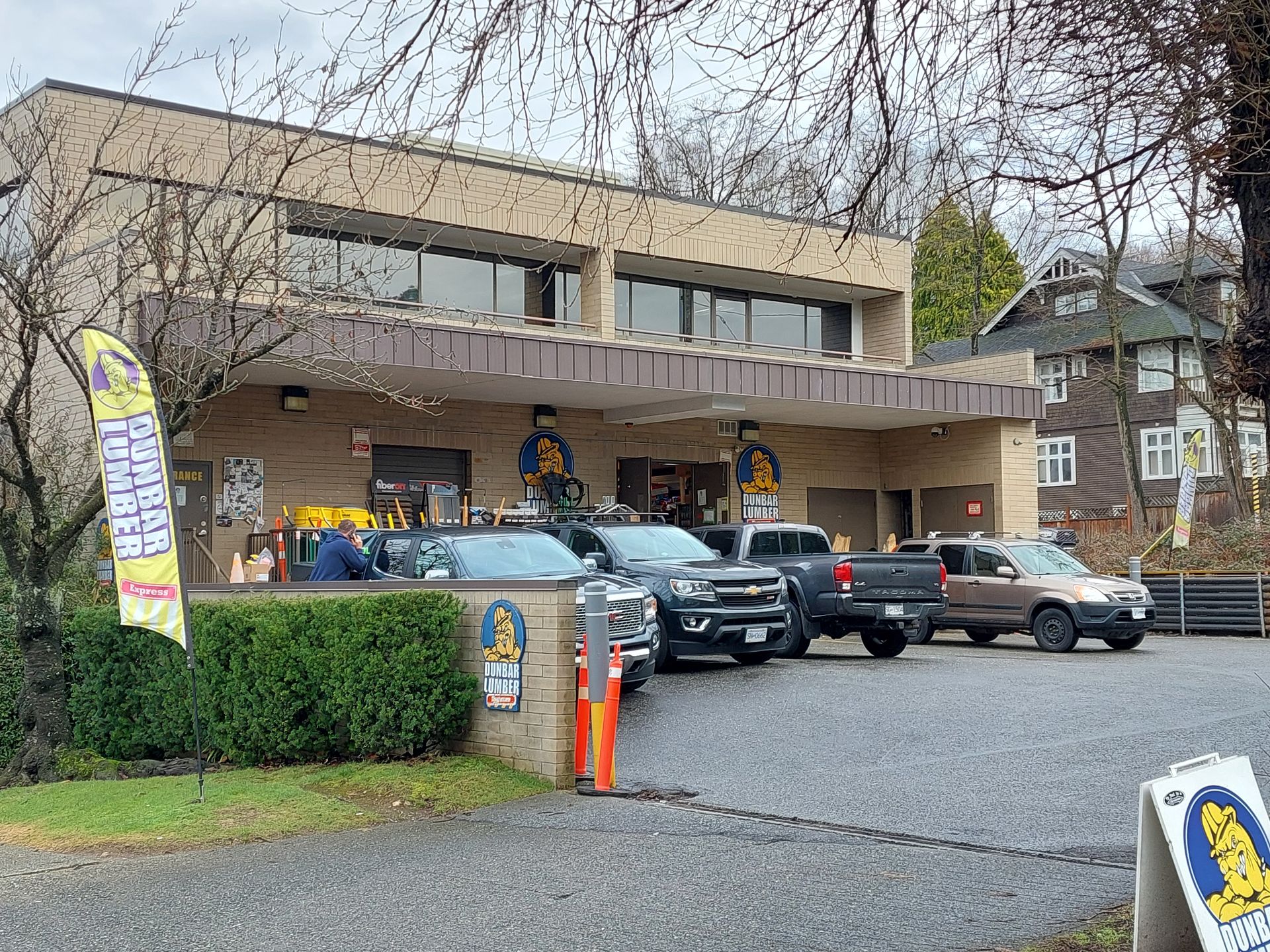 Dunbar Lumber Hardware Store, Lumber Yard & Benjamin Moore Paint