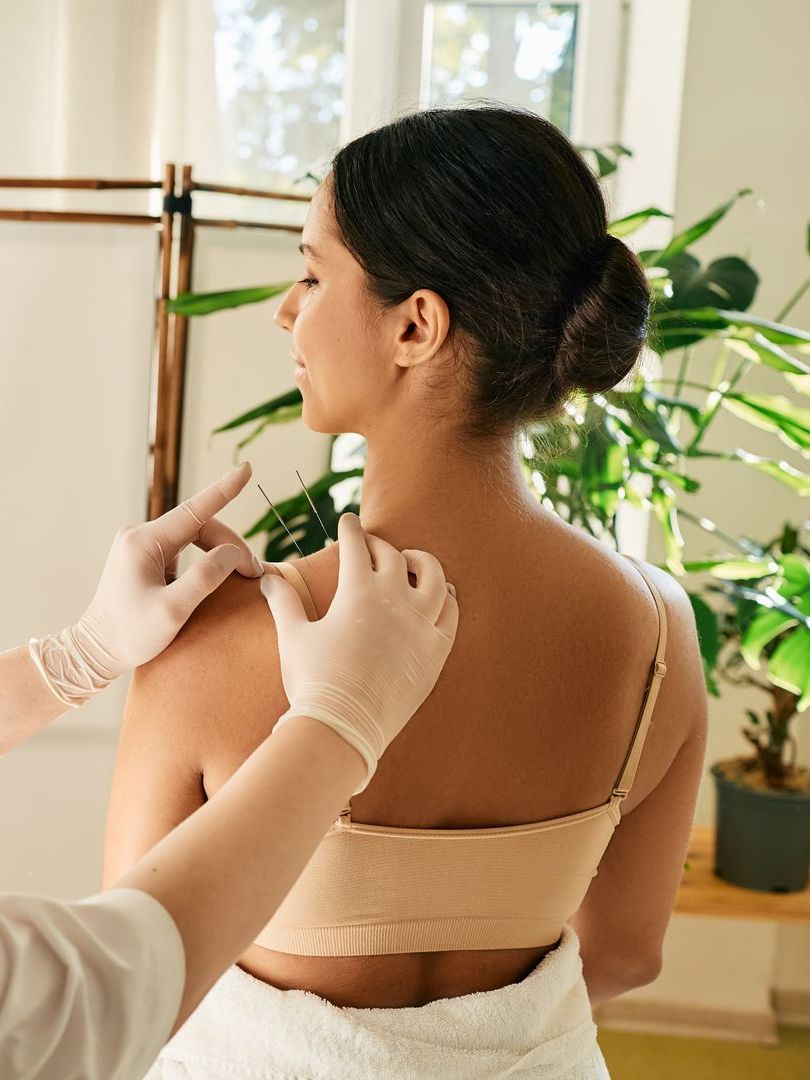 Shoulder acupressure Shoulder acupressure