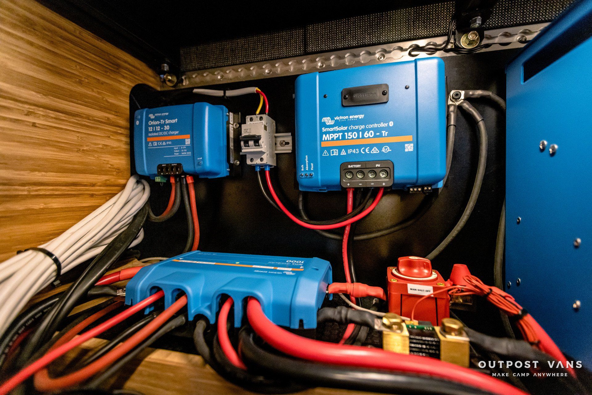 A bunch of wires are connected to a blue box.