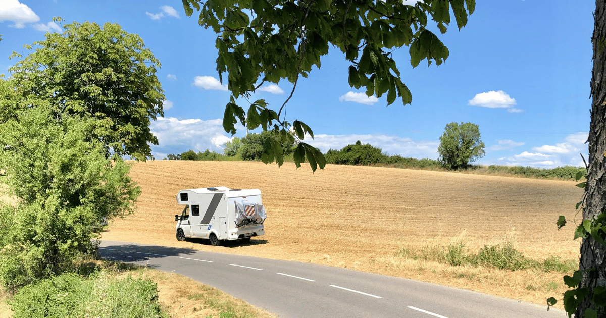 Sun Living Wohnmobile auf der Wiese beim Treffen in Serba