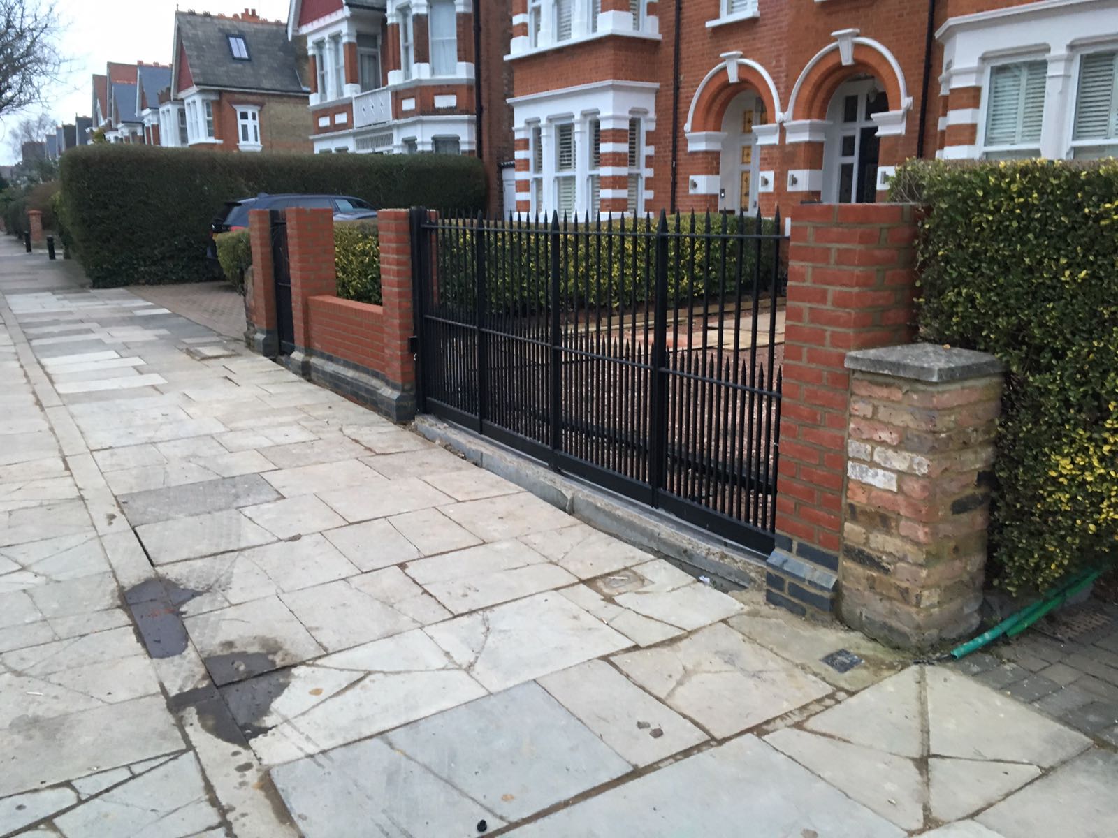 Bi-Folding gates, Twyford Avenue- Eailing