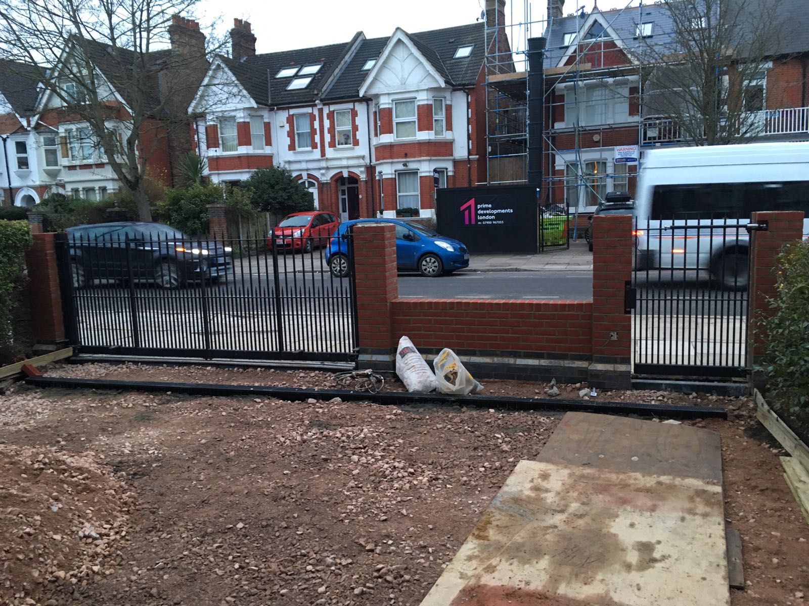 Bi-Folding gates, Twyford Avenue- Eailing