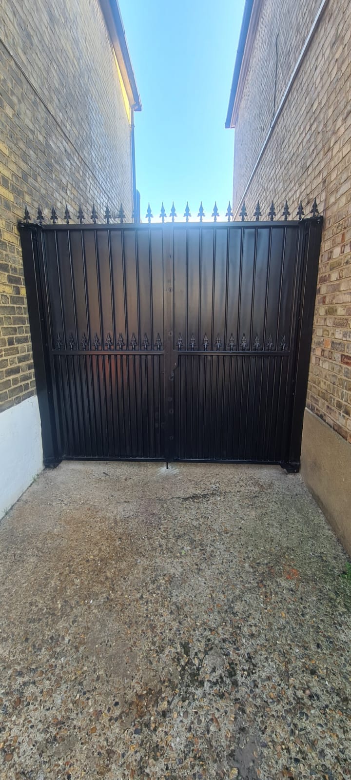 bridge end Road- Double leaf drive gate