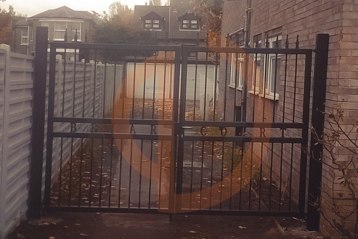 Manuel Double leaf gate Leytonstone