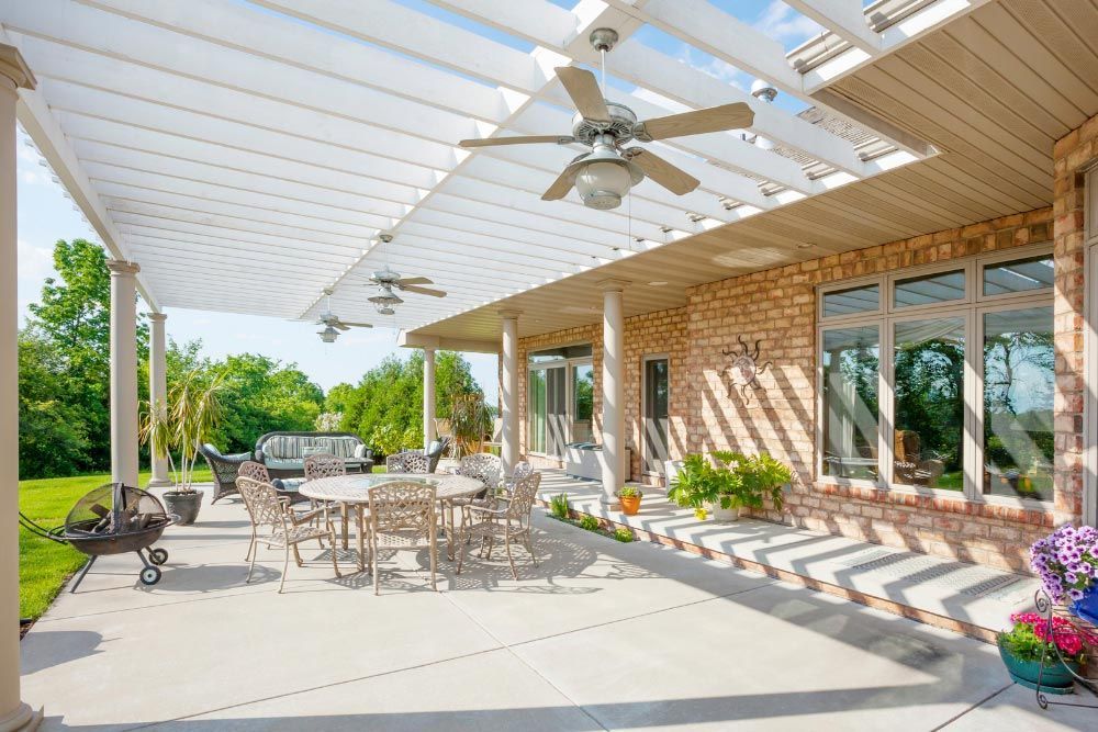 Modern House With Concrete Patio in Jacksonville, FL
