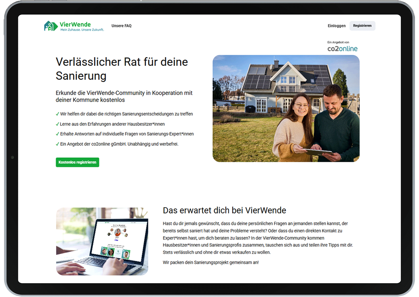 Homepage einer virtuellen Pflegeplattform mit einem lächelnden Paar vor einem Haus und einem grünen Anmeldebutton