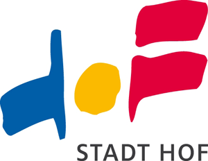 Logo mit blauen, gelben und roten Formen über dem Text „STADT HOF“