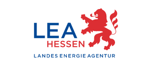 LEA Hessen-Logo mit blauer und roter Schrift und einem roten Löwenemblem