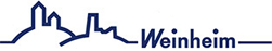Weinheim-Logo mit einer blauen Strichzeichnung von Gebäuden und dem Wort „Weinheim“