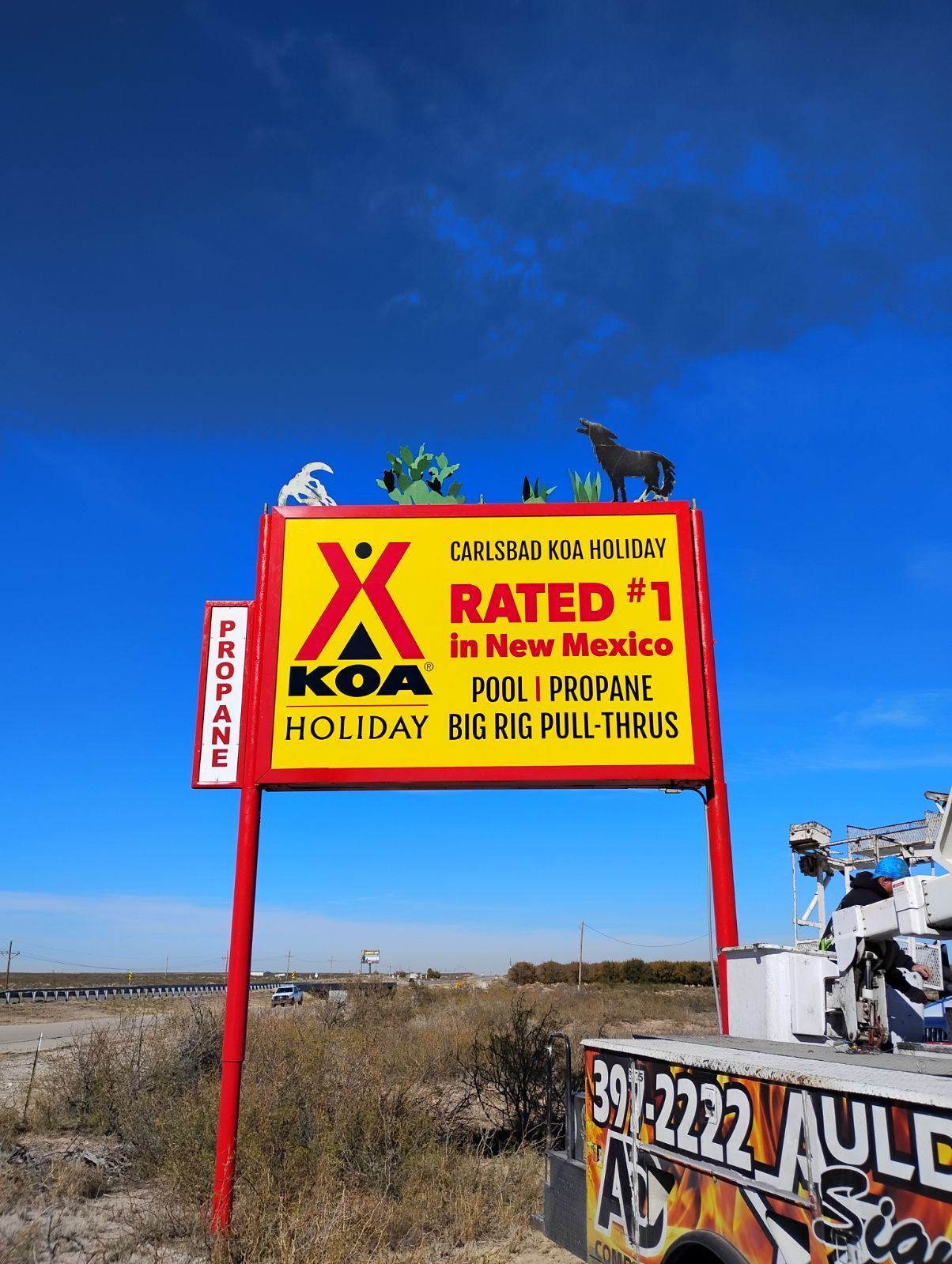 A sign that says 