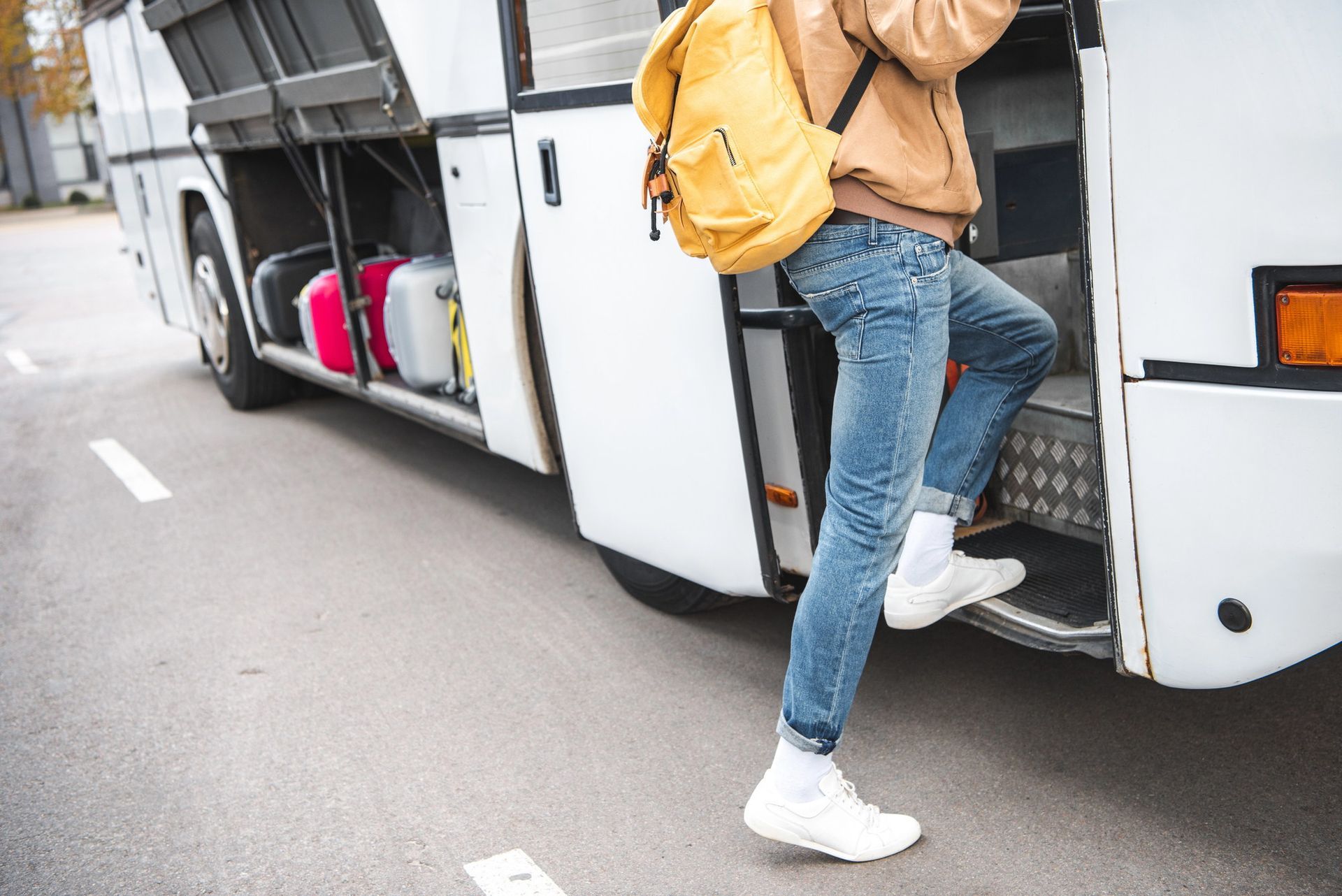 NOLEGGIO AUTOBUS E MINIBUS