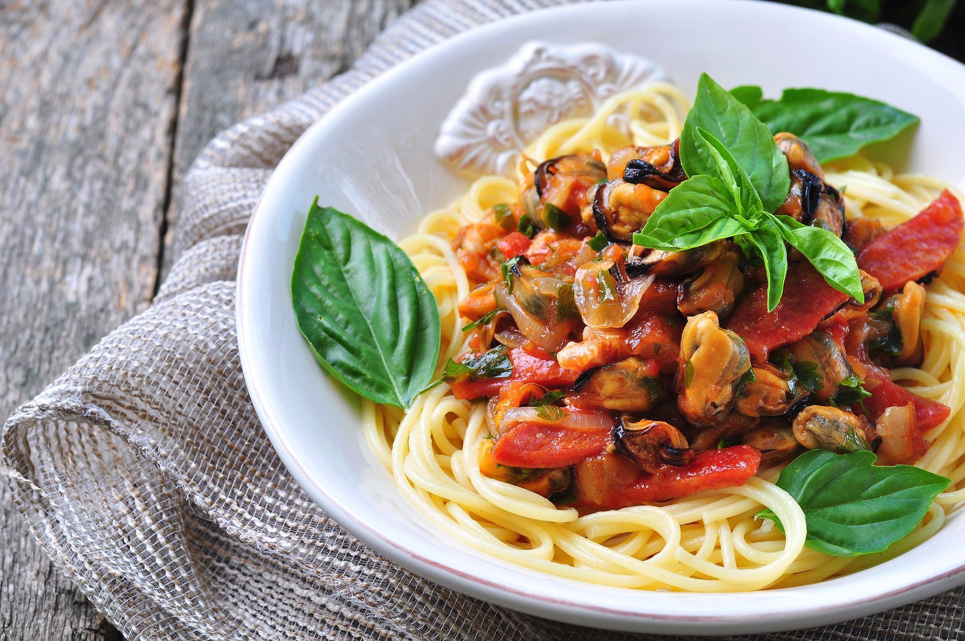Spaghetti con cozze e pomodorini