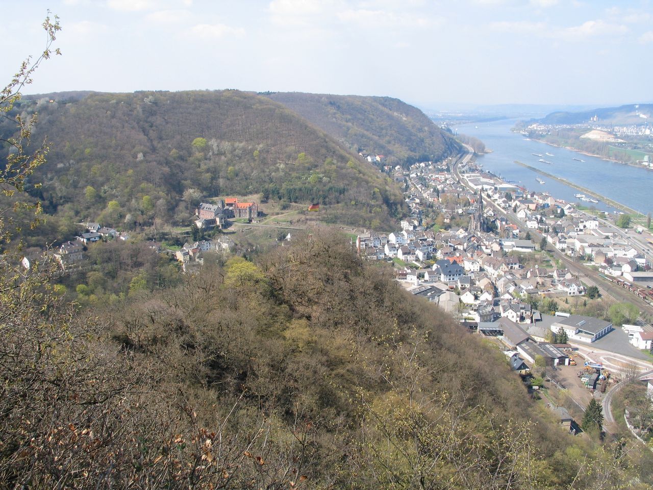 Blick ins Brohltal, stromab nach Norden