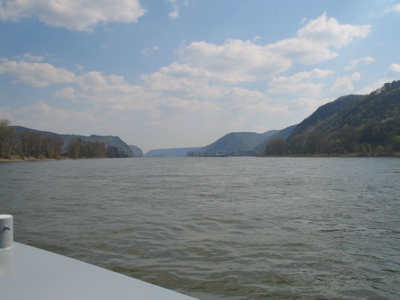 Die Engstelle mit Blick stromaufwärts
