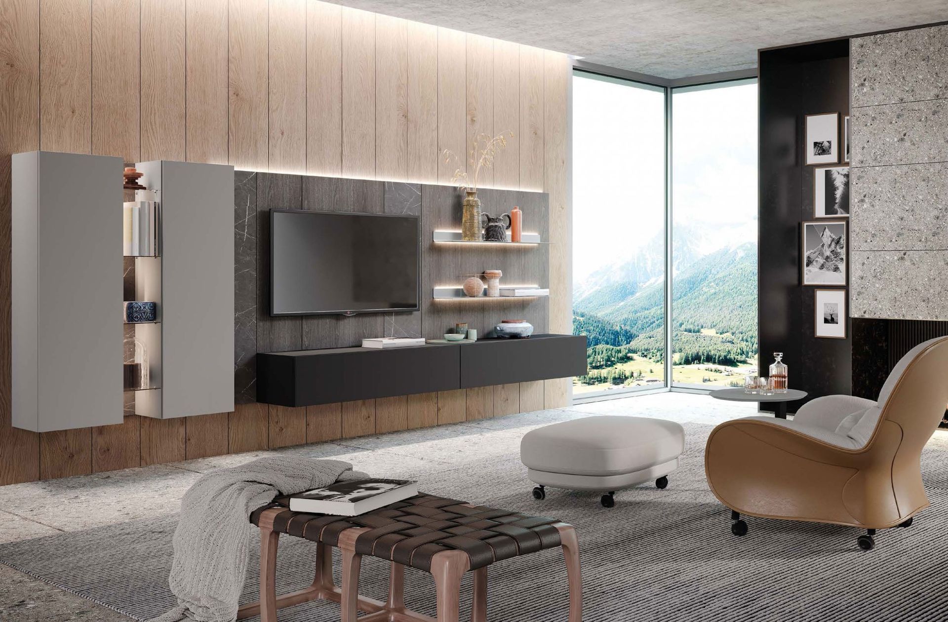 Soggiorno moderno con TV a parete, pannelli in legno beige, divano grigio e ampia finestra con vista sulle montagne.