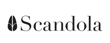 Logo Scandola con icona stilizzata di una foglia nera e marchio denominativo su sfondo bianco.
