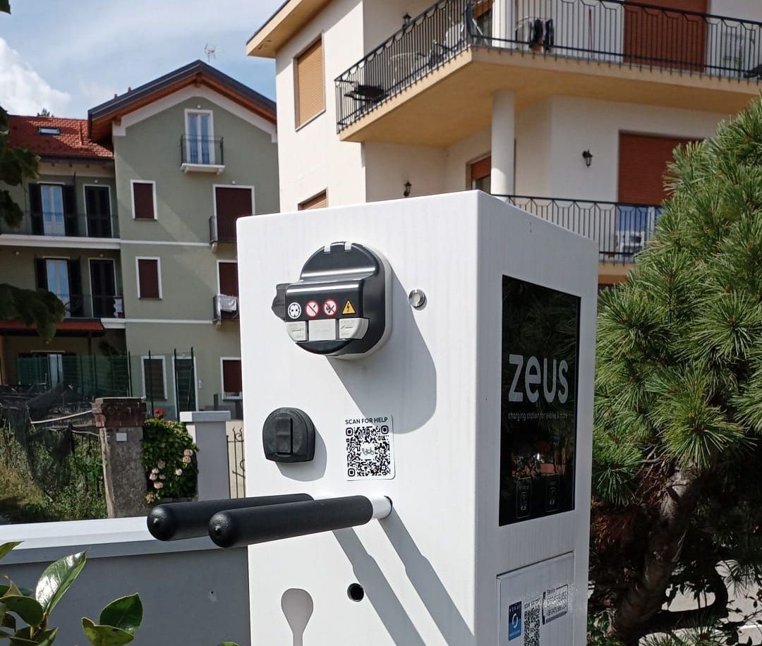 Prese interbloccate | Zeus Charging Station