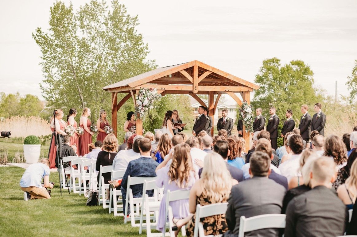 Outdoor Wedding ceremony at the Bridgewood in Neenah Wisconsin