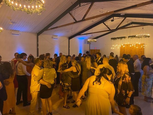 Meghan & Tallon’s Brighton Acres Wedding DJ Oshkosh, WI